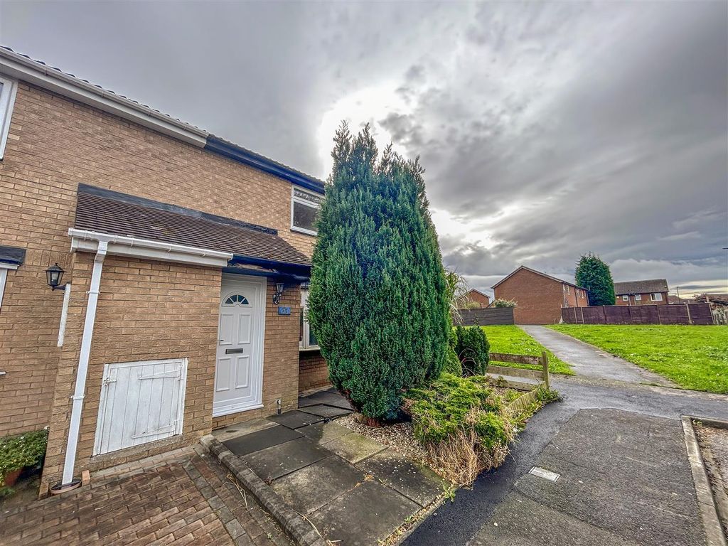 2 bed semidetached house to rent in Dereham Court, Meadow Rise