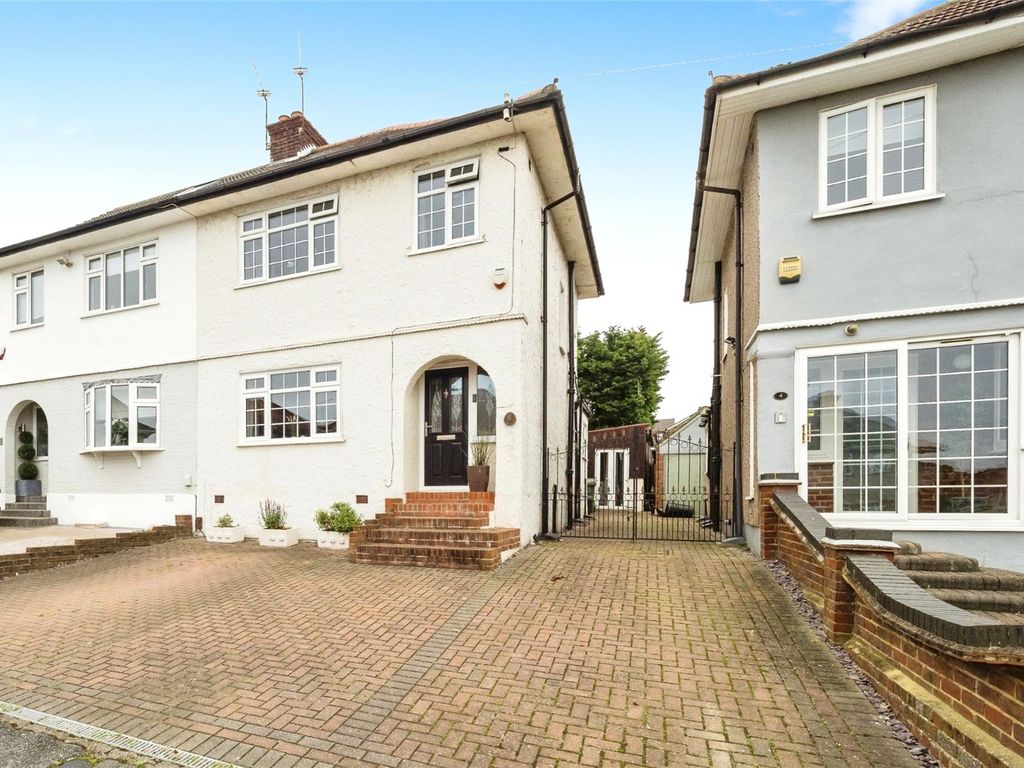 3 bed semidetached house for sale in Highfield Close, Romford RM5, £