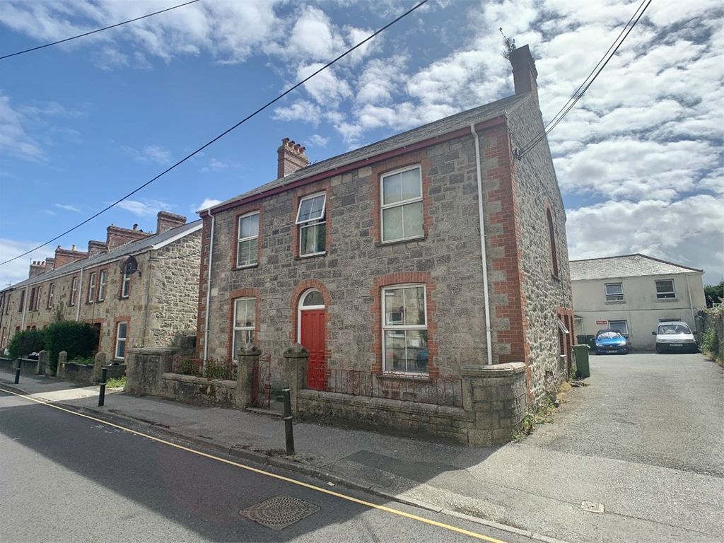 2 bed flat to rent in 65 Moorland Road, St Austell PL25, £725 pcm Zoopla