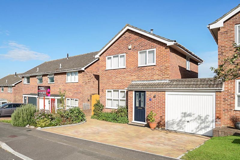 3 bed linkdetached house for sale in Midhaven Rise, Kewstoke, Weston