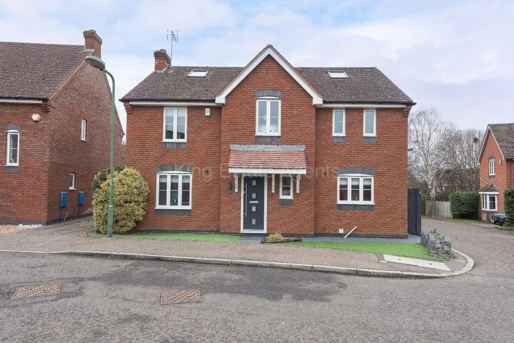 5 bed detached house for sale in Bridgnorth Drive, Kingsmead, Milton Keynes, Buckinghamshire MK4