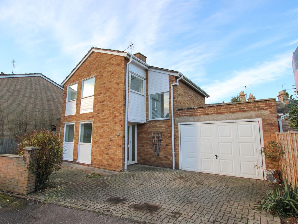 3 bed detached house to rent in Linton Close, Newmarket CB8, £1,500 pcm