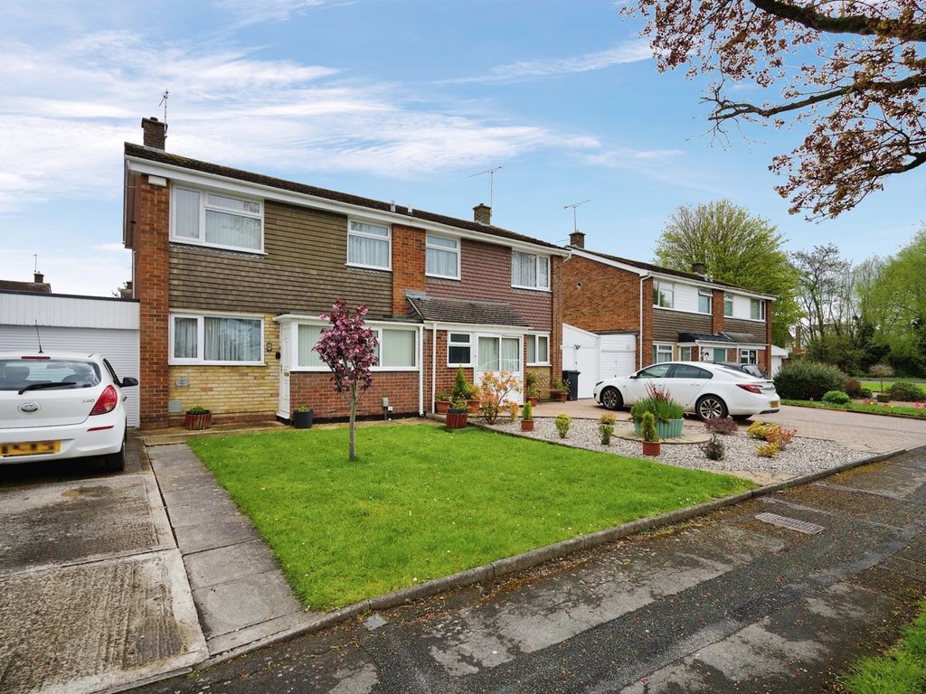 3 bed semidetached house for sale in St. Ambrose Close, Swindon SN3