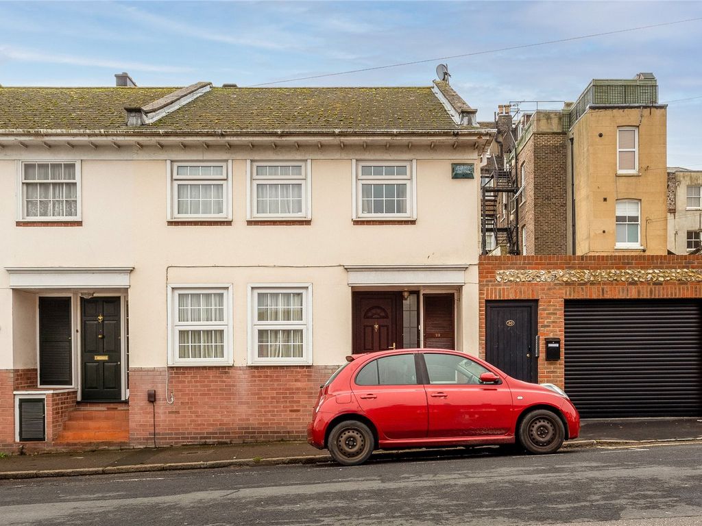 3 bed terraced house to rent in Bristol Gardens, Brighton, East Sussex