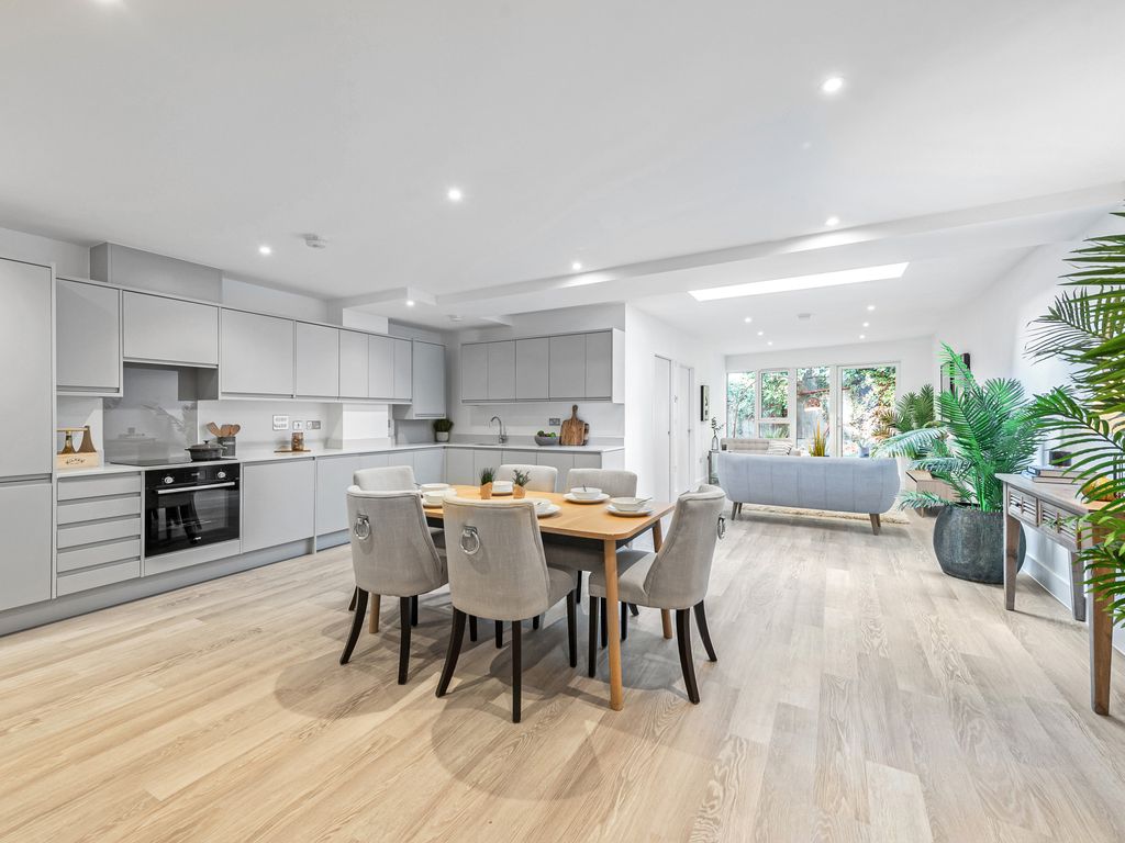 Edge Hill Avenue, London N3  