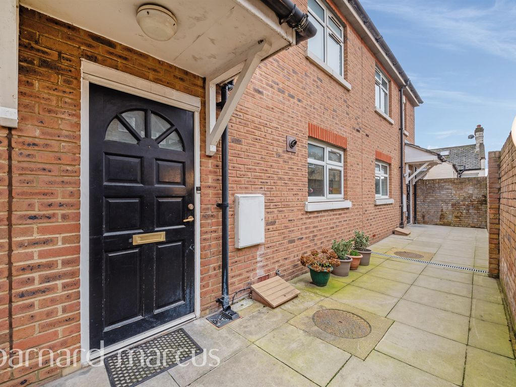 3 bed terraced house for sale in Defoe Place, London SW17, £600,000