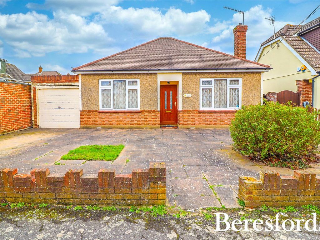 2 bed bungalow for sale in Laburnham Gardens, Upminster RM14, £500,000