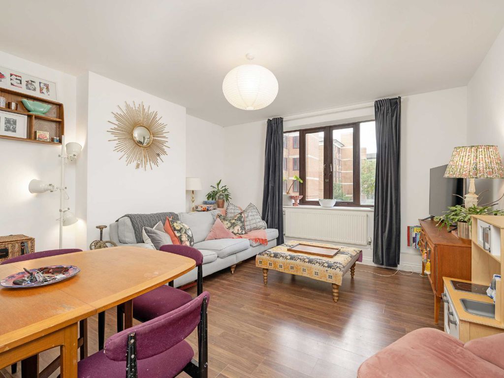 3 bed flat for sale in Warwick Grove, London E5, £425,000 Zoopla