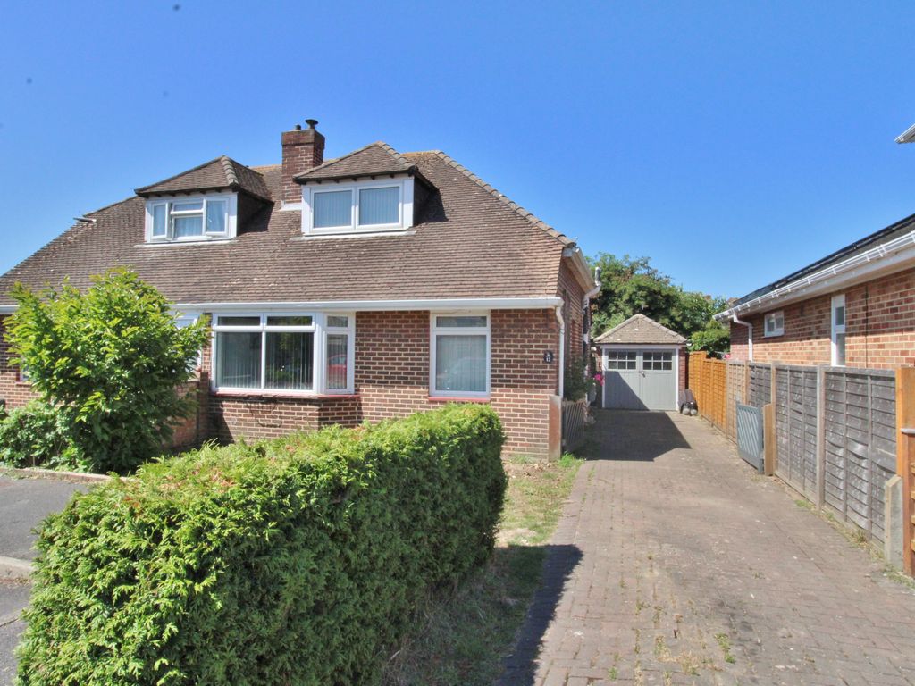 3 bed semidetached house for sale in Fay Close, Stubbington, Fareham