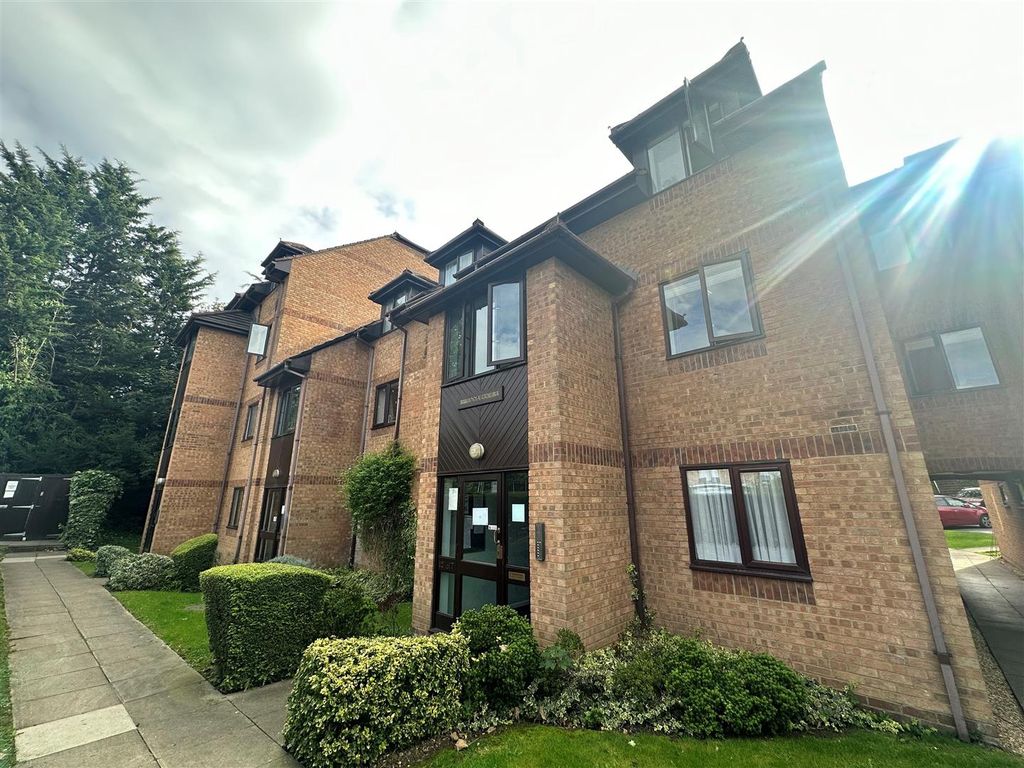 2 bed flat for sale in Rickmansworth Road, Watford WD18, £240,000 Zoopla