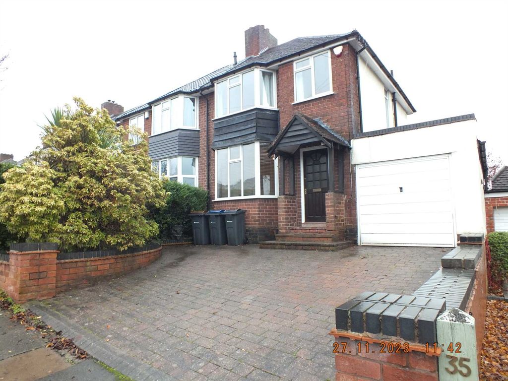 3 bed semidetached house to rent in Four Oaks Common Road, Sutton
