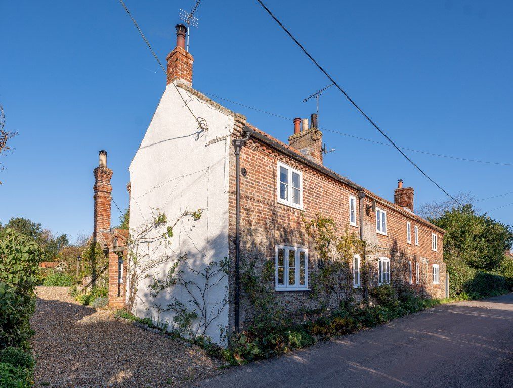 2 bed end terrace house for sale in The Street, Baconsthorpe, Holt NR25