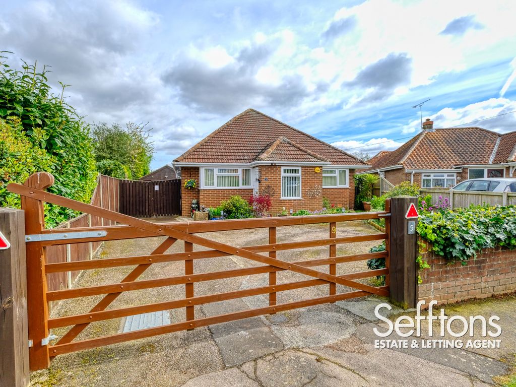 6 bed detached bungalow for sale in Harvey Close, Thorpe St. Andrew NR7