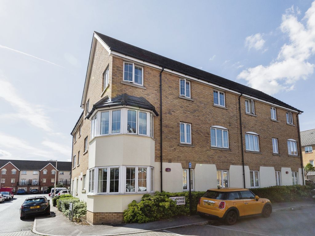 2 bed flat for sale in Genas Close, Ilford IG6, £325,000 Zoopla