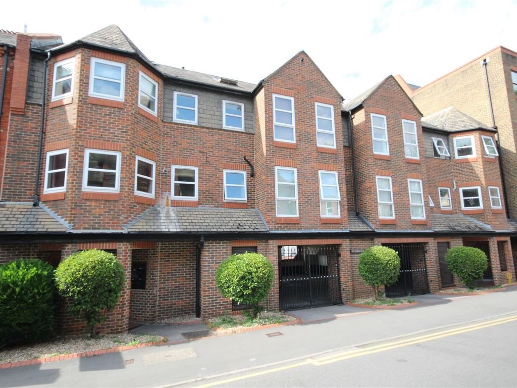 2 bed flat to rent in Sydenham Road, Guildford GU1 Zoopla