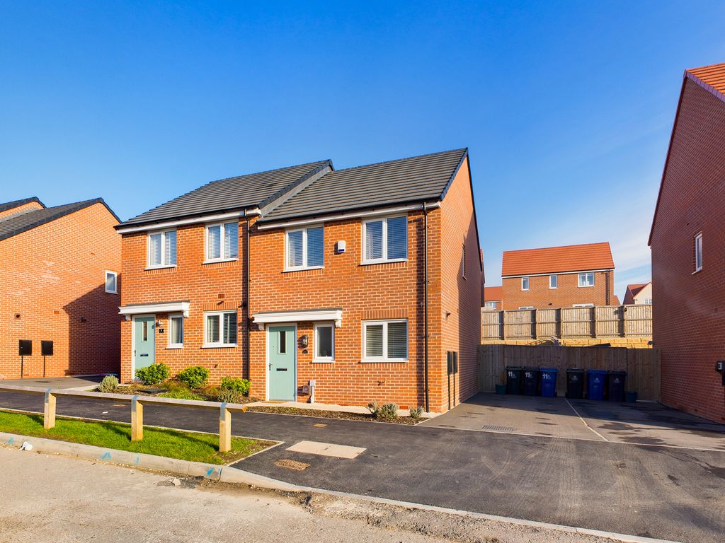 3 bed semidetached house for sale in Miners Drive, Woodlands