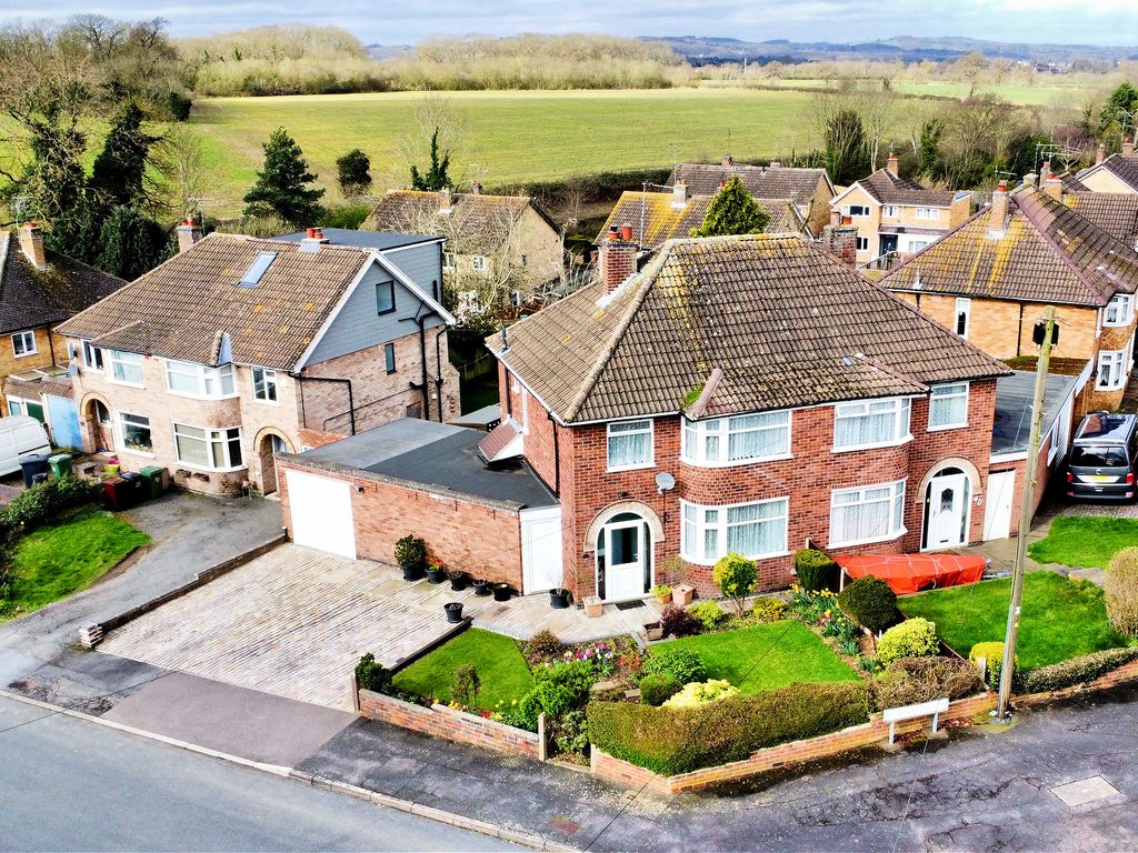3 bed semidetached house for sale in Knollgate Close, Birstall LE4, £