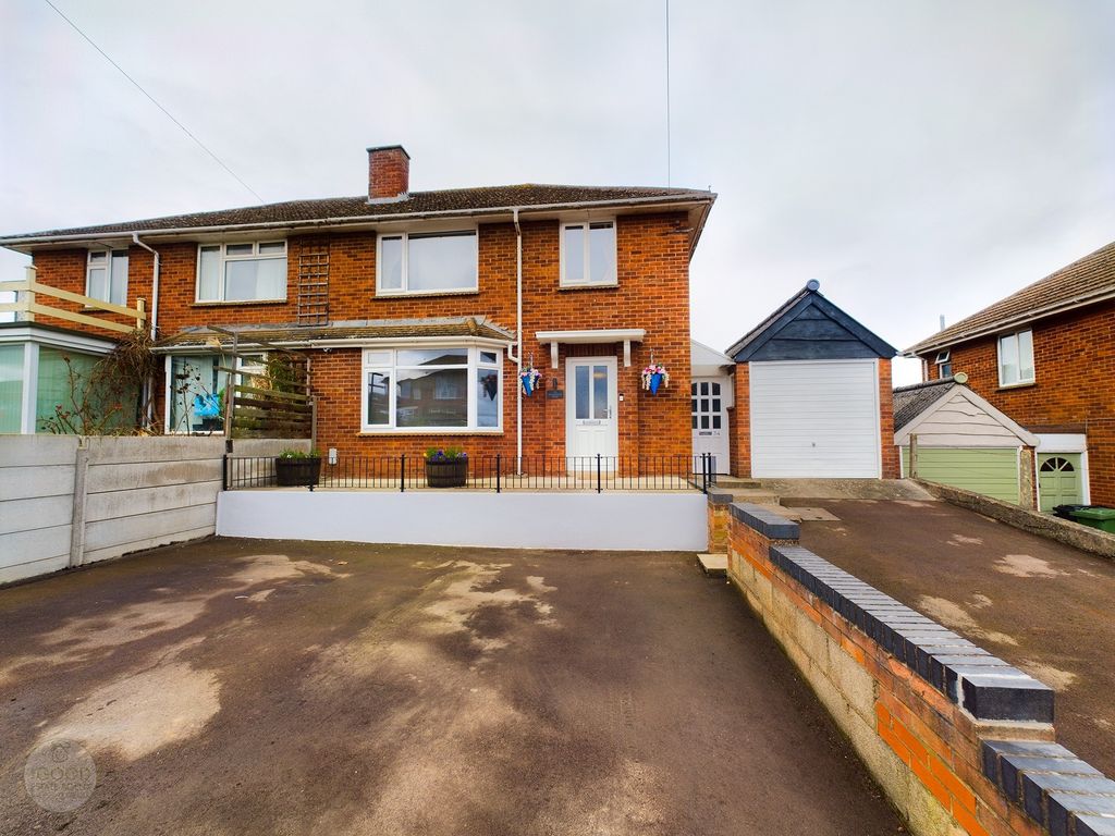 3 bed semidetached house for sale in Wordsworth Road, Hereford HR4