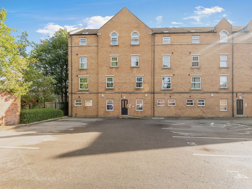 2 bed flat for sale in Broadlands Place, Pudsey LS28, £70,800 Zoopla