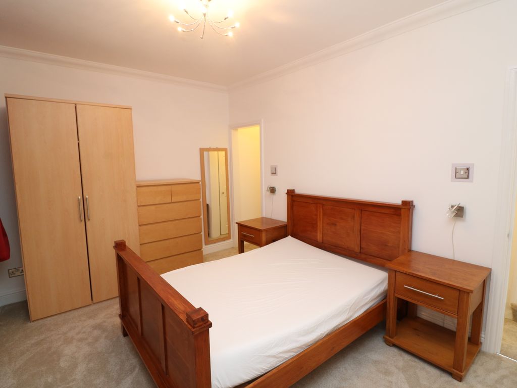 3 bed terraced house to rent in Fountain Road, Tooting SW17, £2,600 pcm