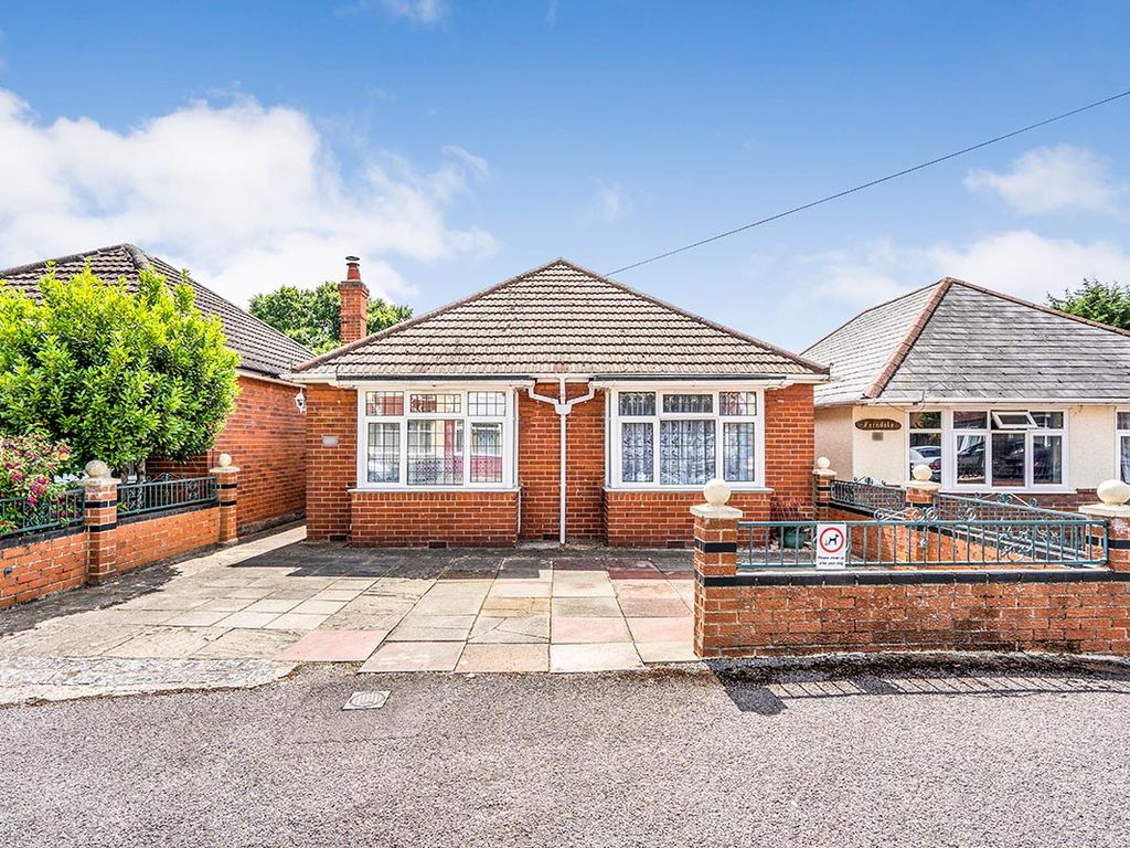 3 bed bungalow for sale in Jessamine Road, Southampton, Hampshire SO16
