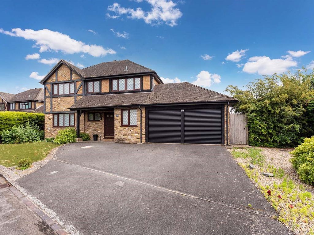 4 bed detached house for sale in Montagu Road, Datchet SL3, £900,000