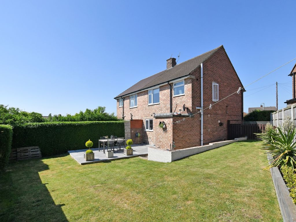 3 bed semidetached house for sale in Nesfield Close, Chesterfield