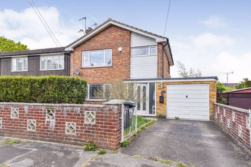 3 bed end terrace house for sale in Laburnum Road, Waterlooville PO7