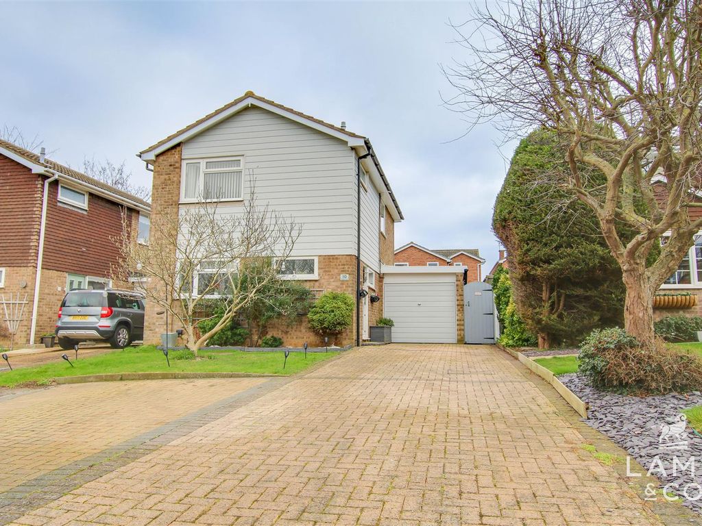3 bed detached house for sale in Middleton Close, ClactonOnSea CO16