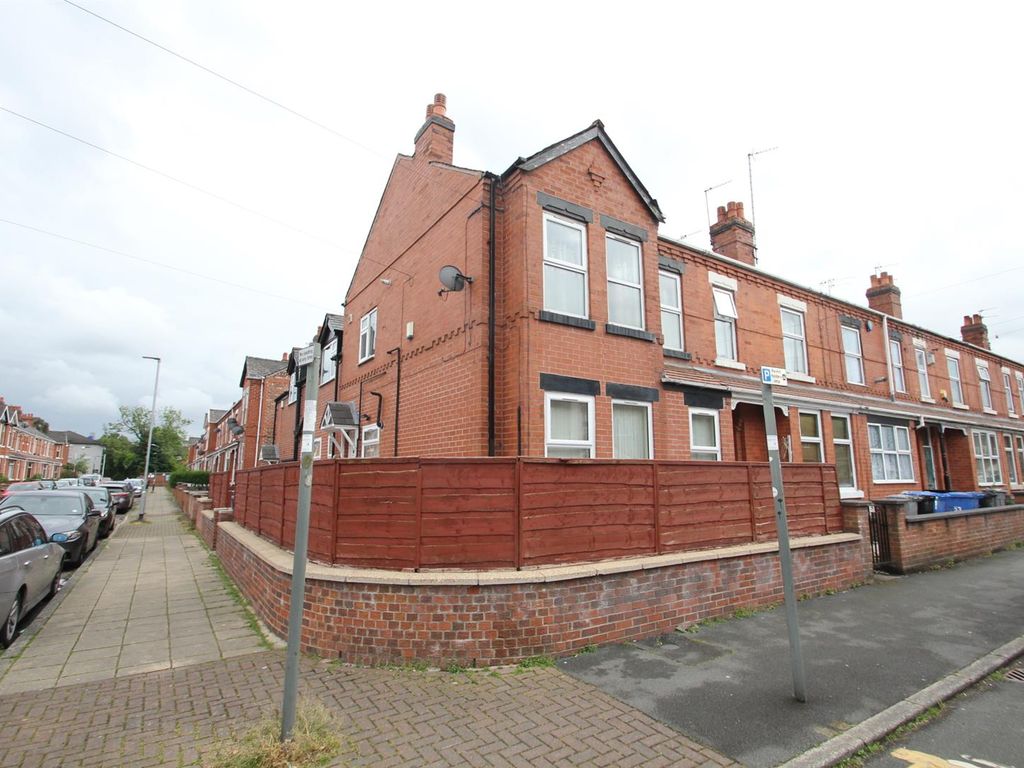 2 bed flat to rent in Railway Road, Stretford, Manchester M32, £800 pcm