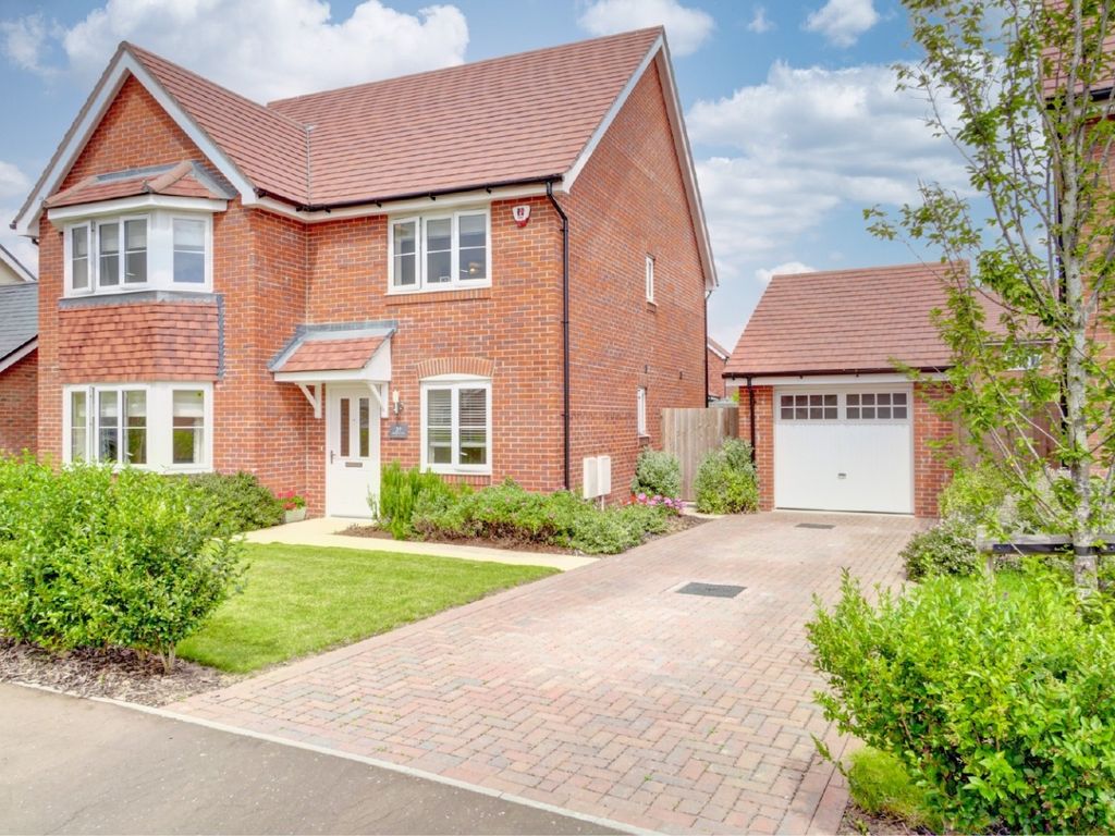 5 bed detached house for sale in Goldfinch Lane, Hellingly, Hailsham