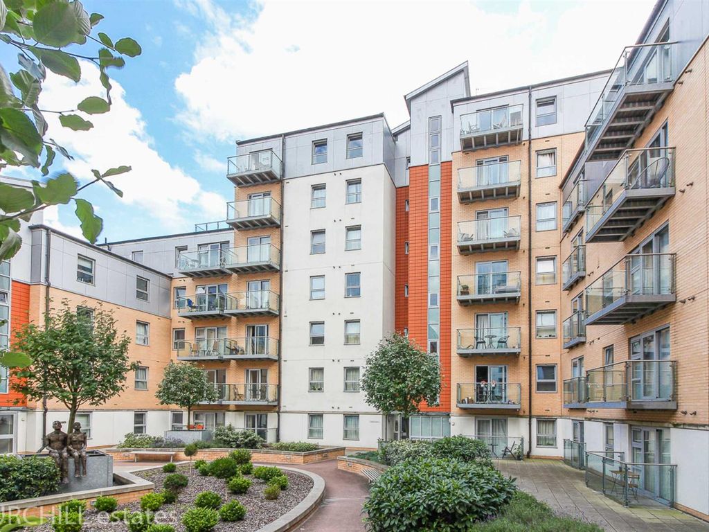 Queen Mary Avenue, London E18  