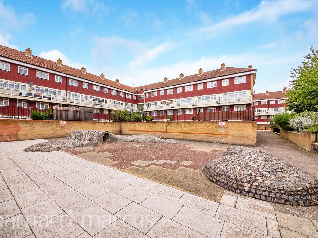 Carisbrooke Gardens, London SE15  