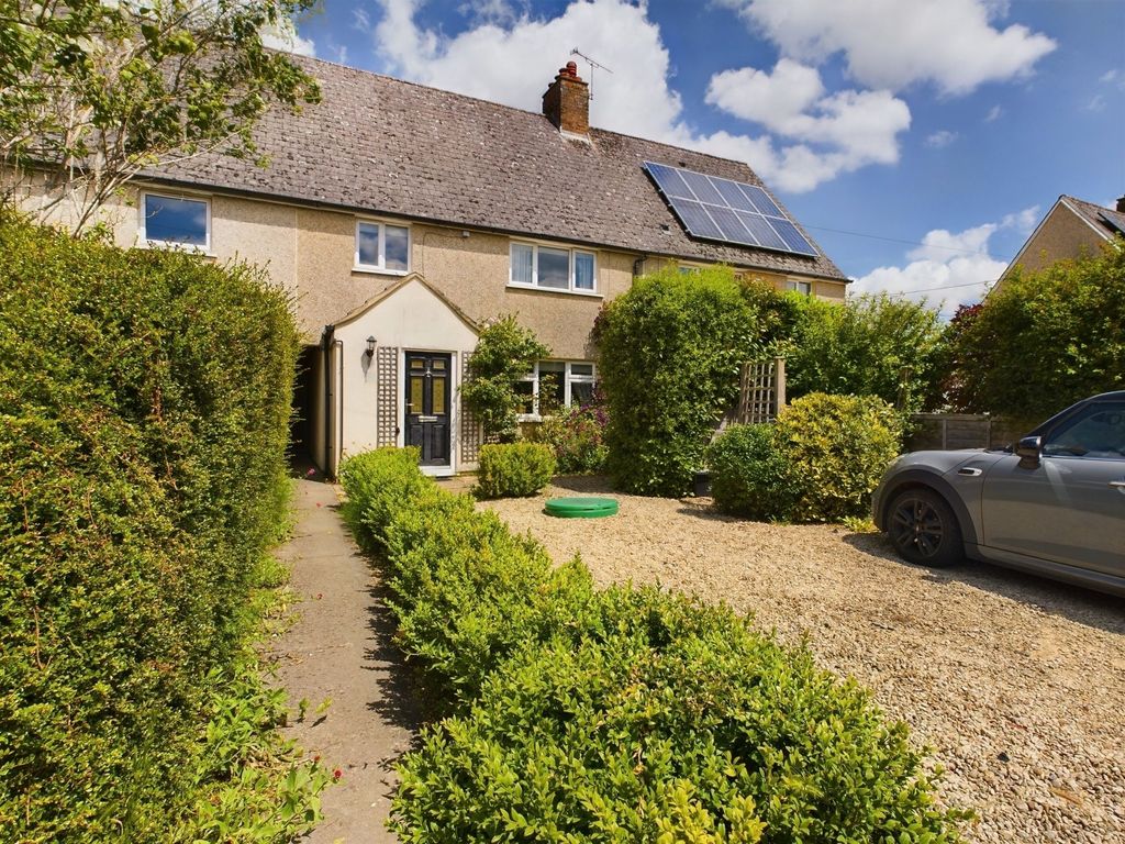3 bed terraced house for sale in Frethern Close, Burford OX18, £380,000