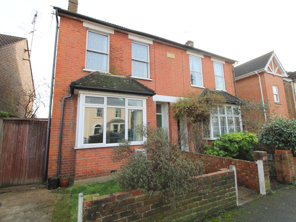 3 bed semidetached house for sale in Albert Road, Ashford TW15, £