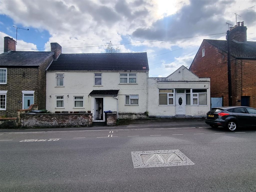 4 bed terraced house for sale in Boreham Road, Warminster BA12, £