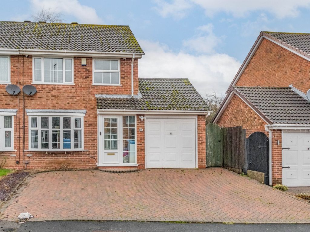 3 bed semidetached house for sale in Maisemore Close, Church Hill