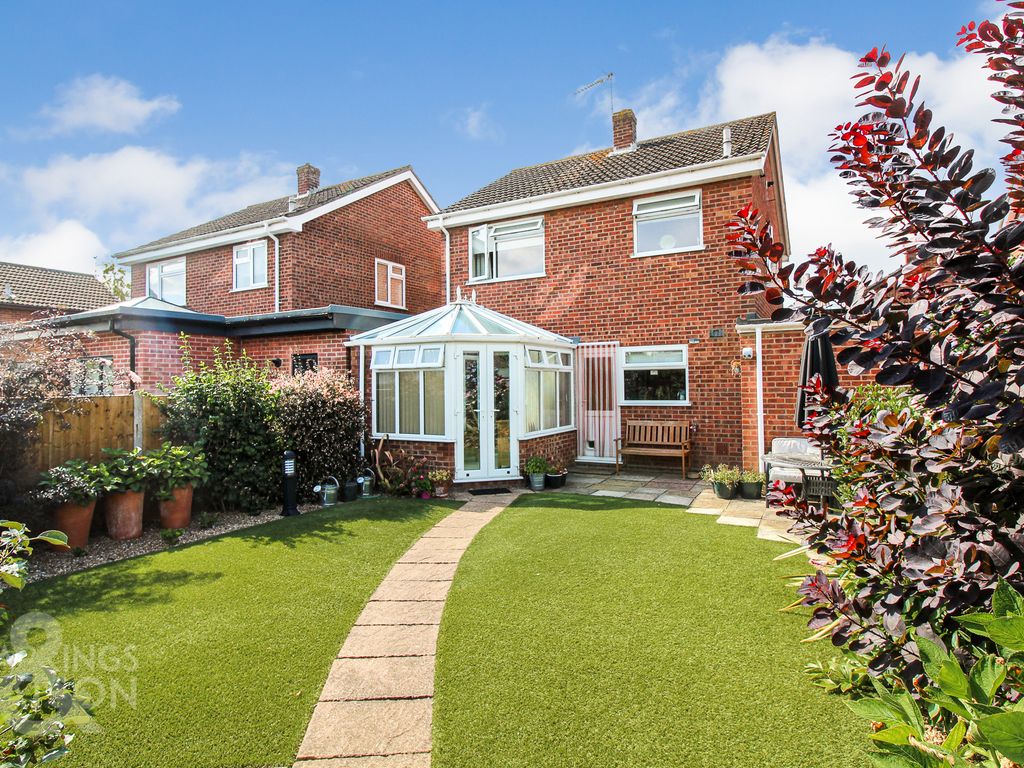 3 bed linkdetached house for sale in Glenburn Court, Sprowston