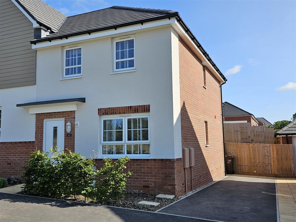 3 bed semidetached house for sale in Long Meadow, Launceston PL15, £