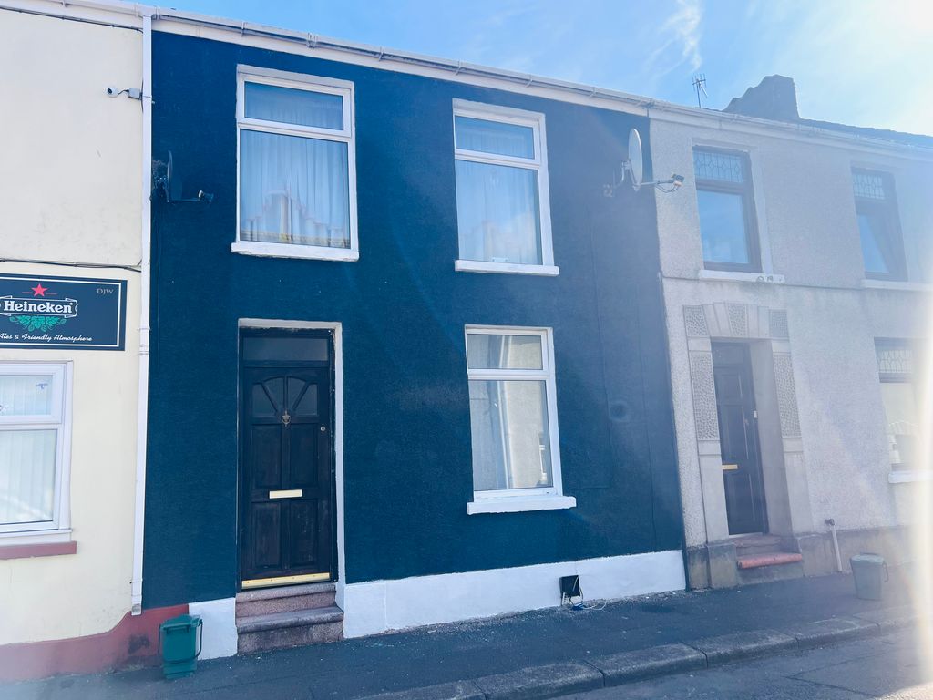 Block of flats for sale in Dillwyn Street, Llanelli SA15, £134,995 Zoopla
