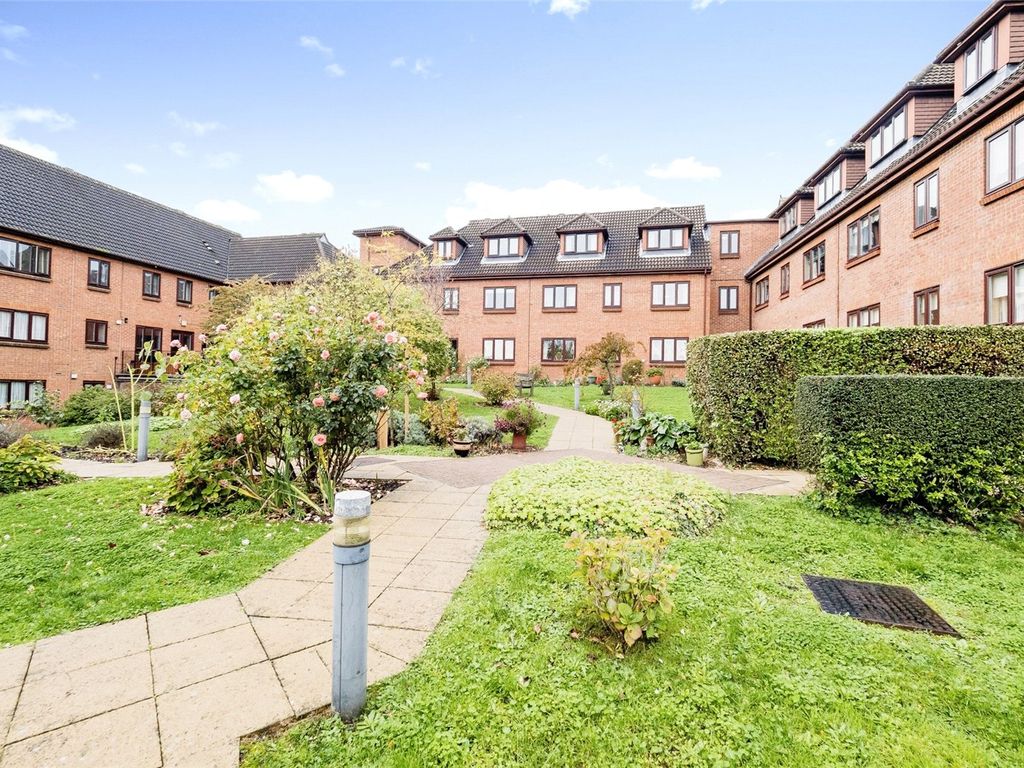 1 bed flat for sale in Regency Lodge, Albert Road, Buckhurst Hill IG9
