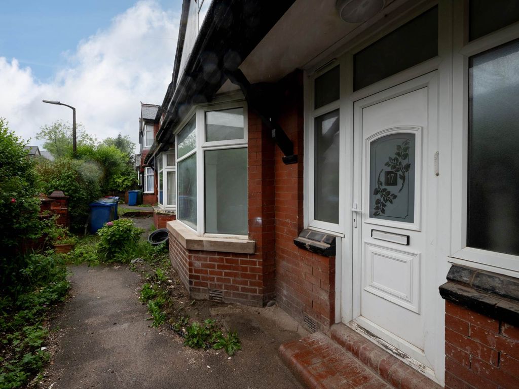 3 bed semidetached house to rent in Sedgley Avenue, Prestwich