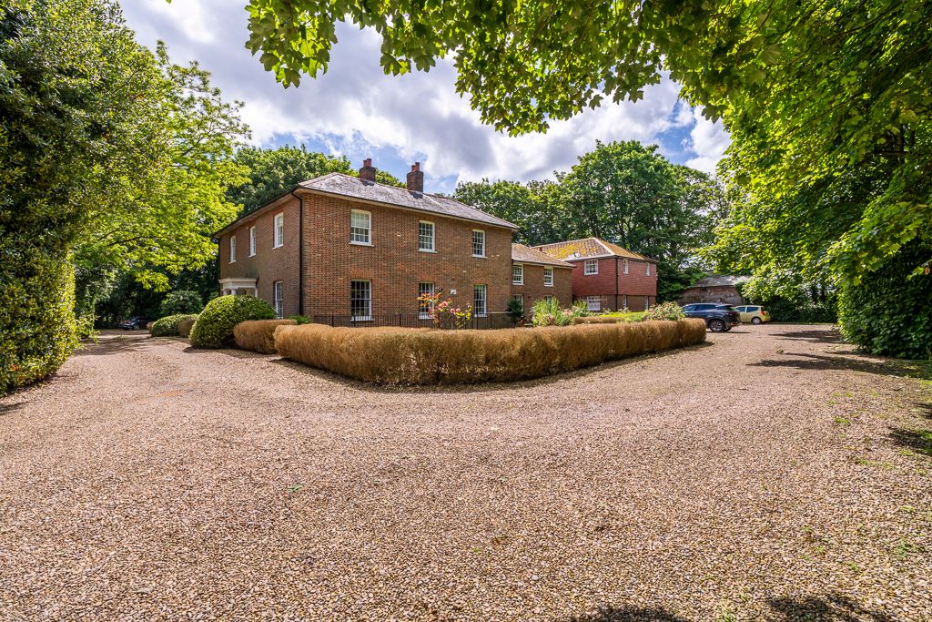 2 bed flat for sale in Hound Road, Netley Abbey SO31, £310,000 Zoopla