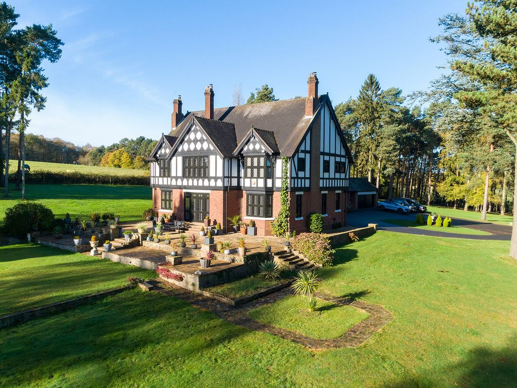 6 bed detached house for sale in Lane Stourton Stourbridge