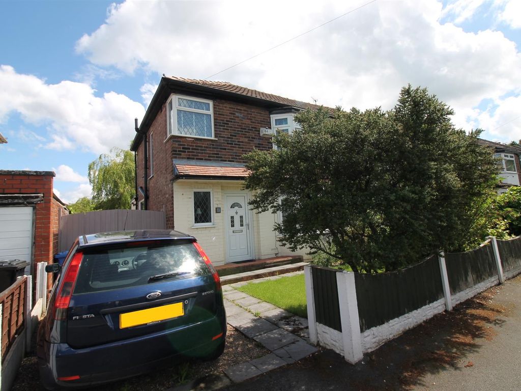 3 bed semidetached house to rent in Firwood Avenue, Urmston