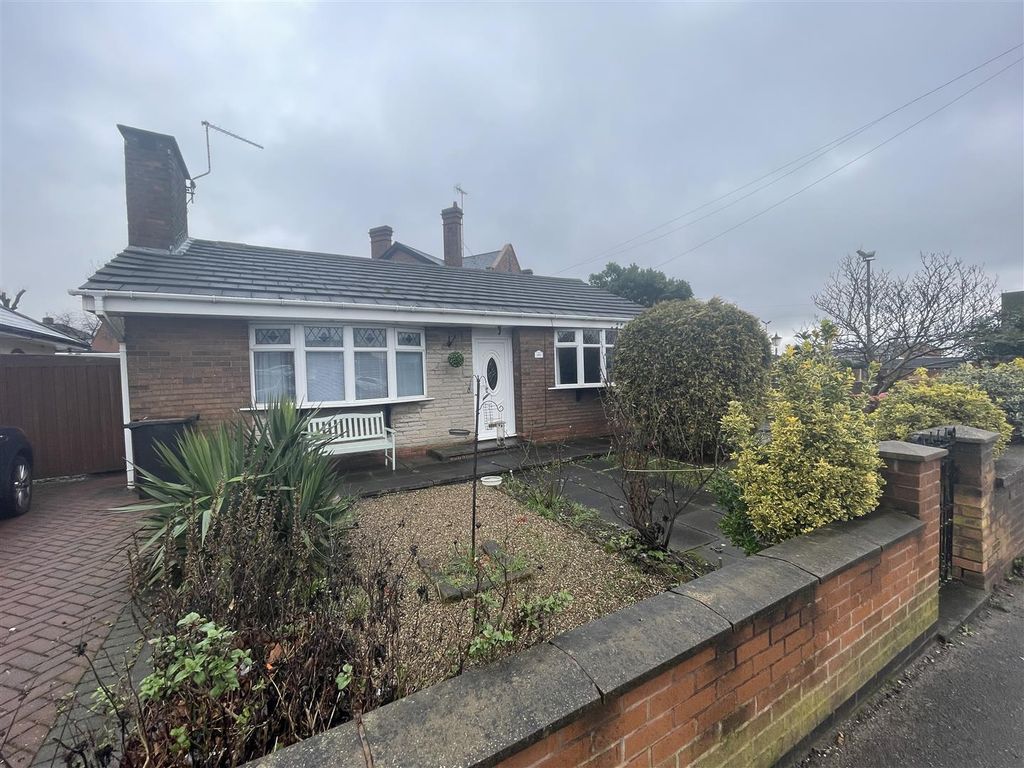 2 bed detached bungalow to rent in Mansfield Road, SuttonInAshfield