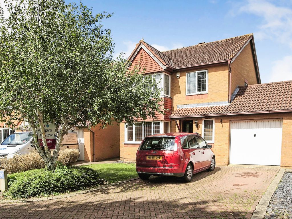 4 bed detached house for sale in Houghton Avenue, Peterborough PE2, £