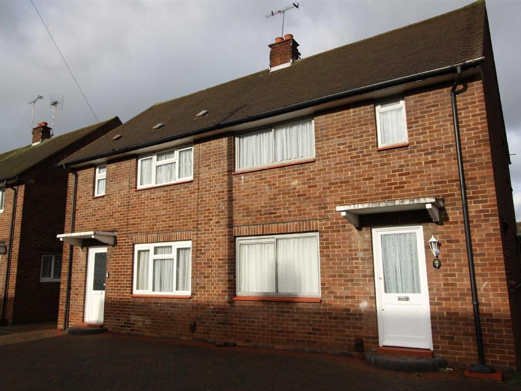 2 bed semidetached house to rent in Sidmouth Avenue, WestcliffOnSea