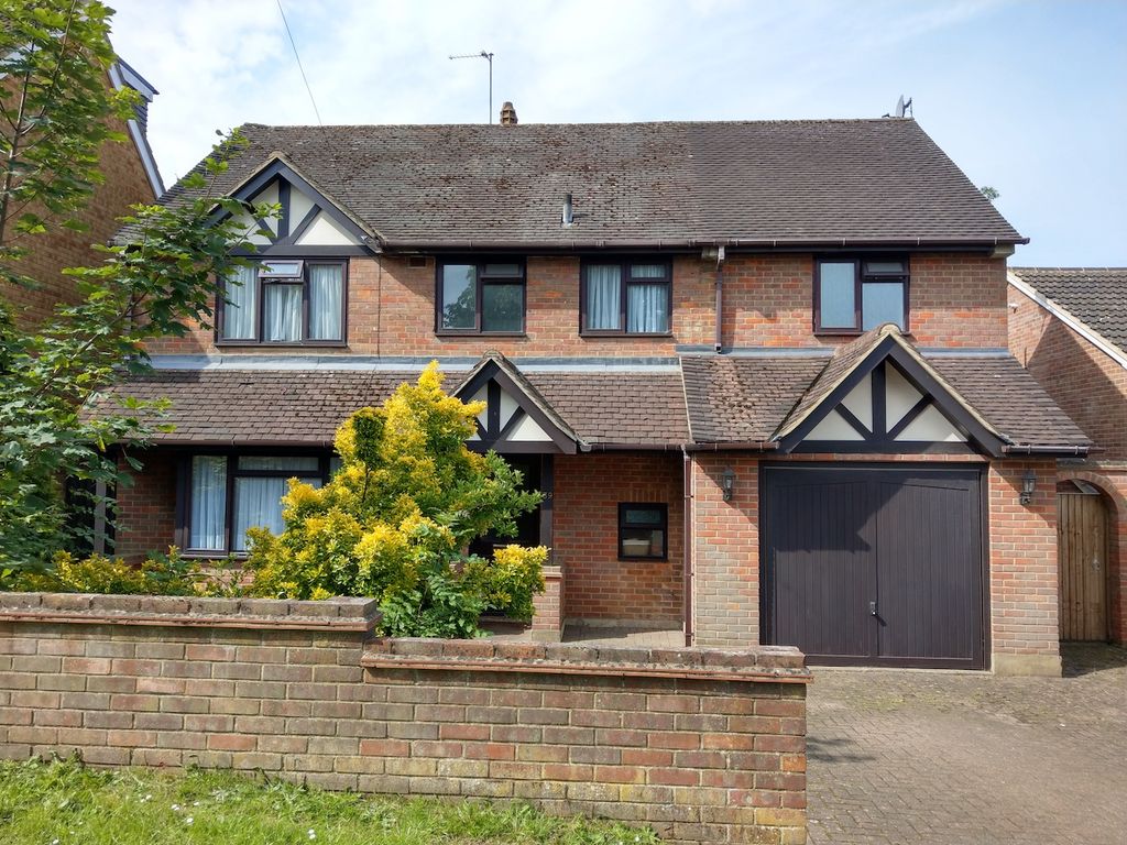 4 bed detached house to rent in Abbots Road, Abbots Langley WD5, £2,600