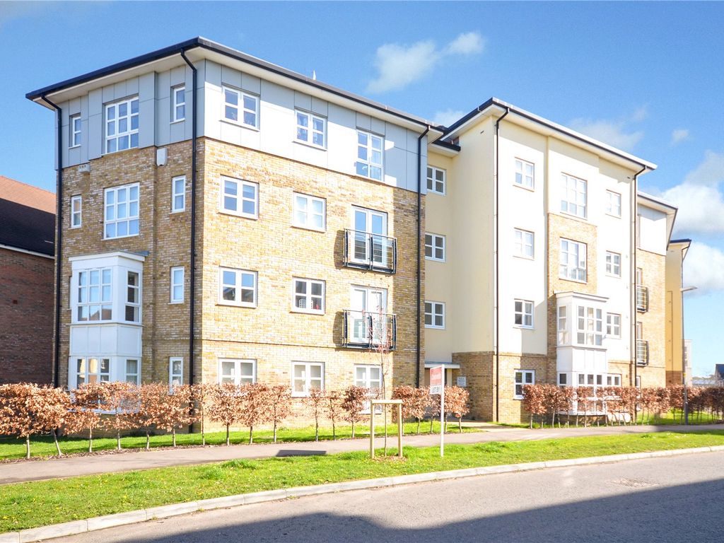 2 bed flat for sale in Stadium Approach, Aylesbury, Buckinghamshire